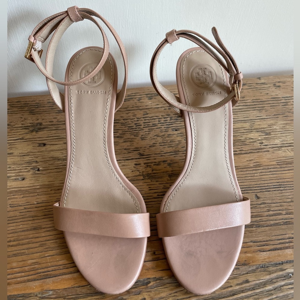 Tory Burch Elana Nude small strap Sandal Size 6